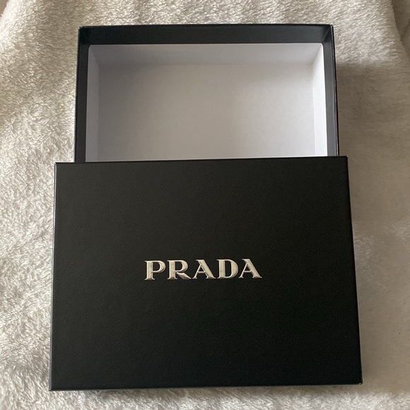 Empty Prada storage box - Picture 2 of 11